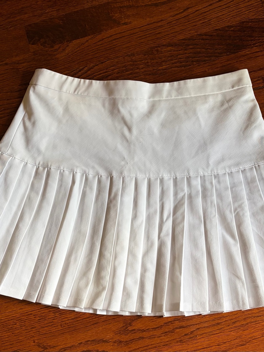 Forever 21 White Pleated Skirt. Size L